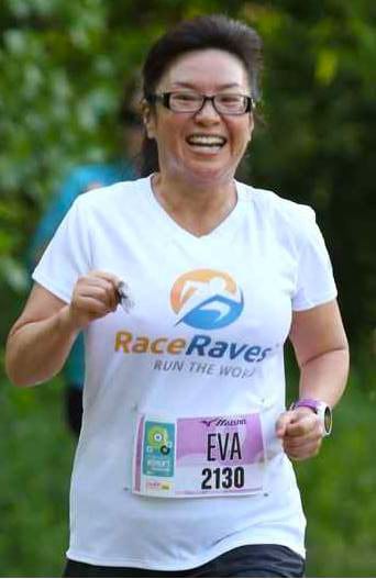 Eva McDonald repping RaceRaves at Toronto Womens 5K