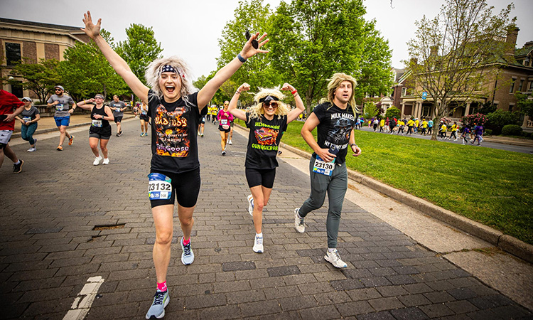 Runners in costume at the Ukrop's Monument Avenue 10K